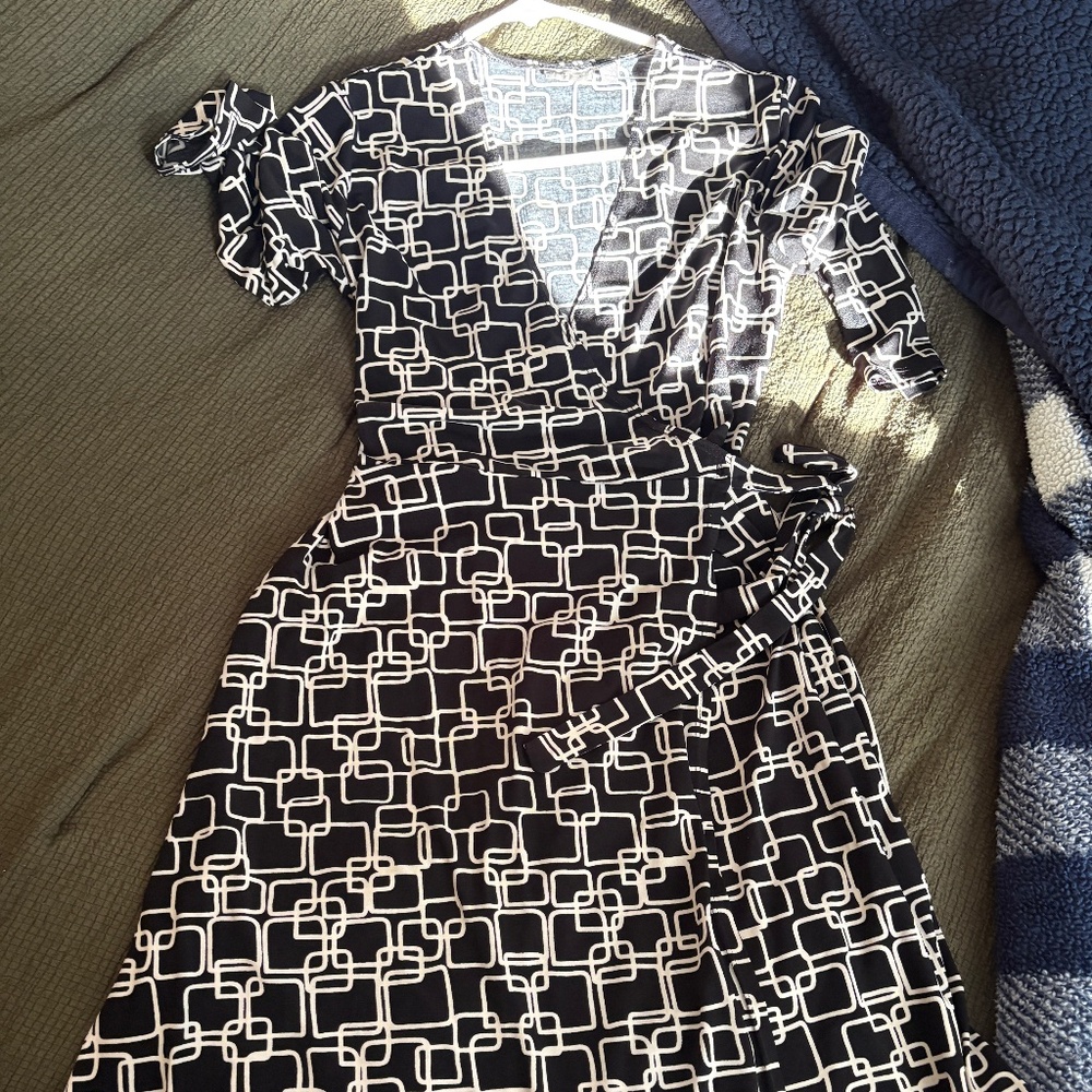 REMOVING if unsold by 5/6: Apt. 9 | Medium | Black & White | Stretch Wrap Dress